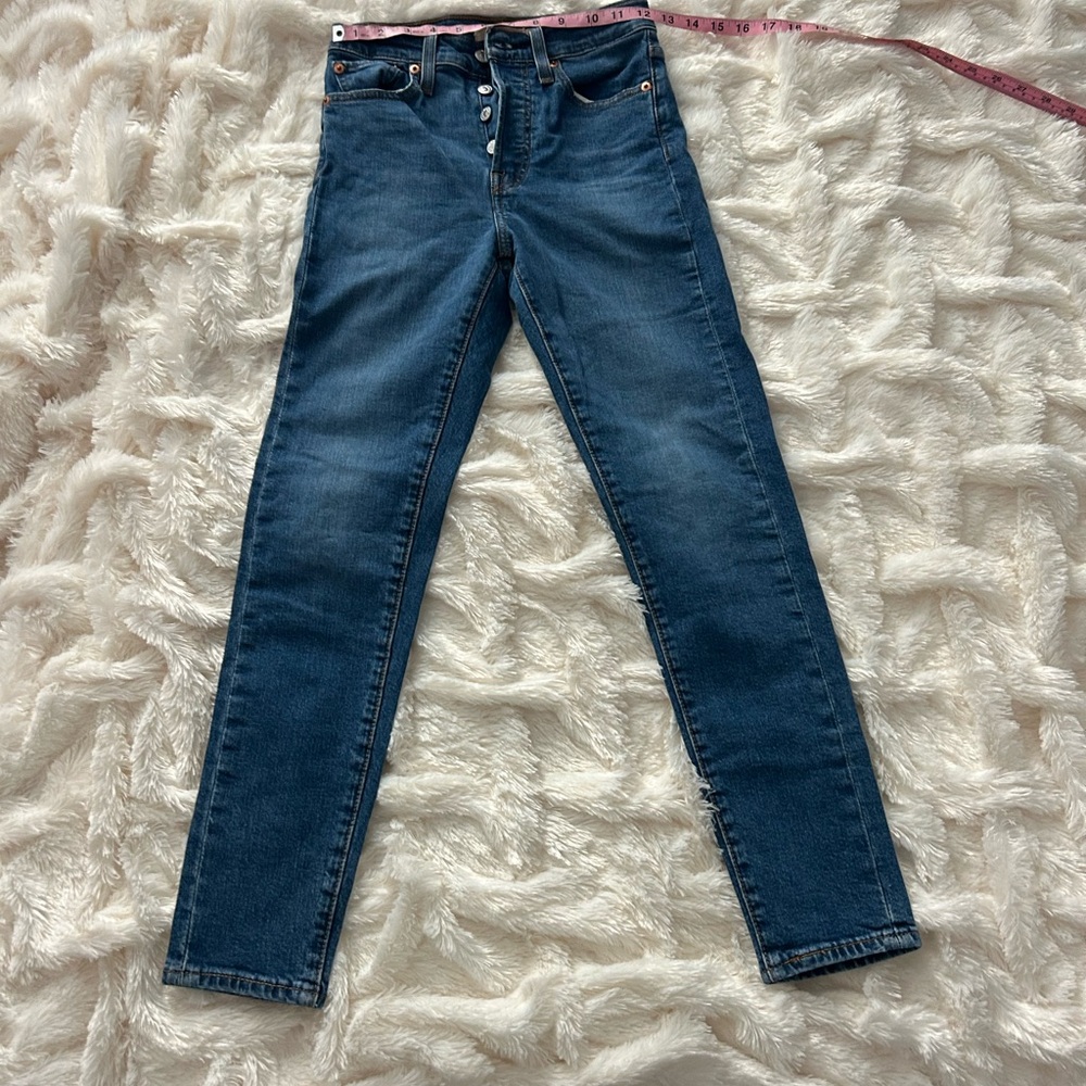 Levi’s Wedgie Straight Jeans | High Rise Vintage Fit | Classic Denim